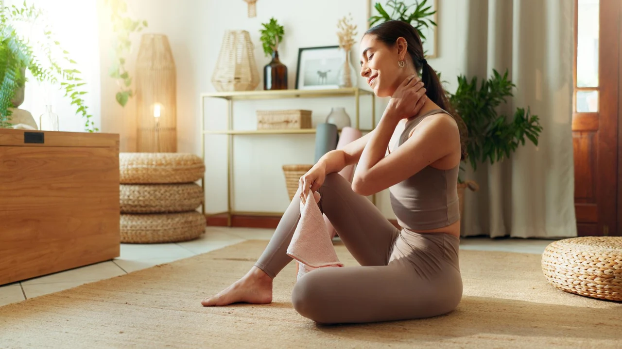 Esercizi Pilates per collo e spalle